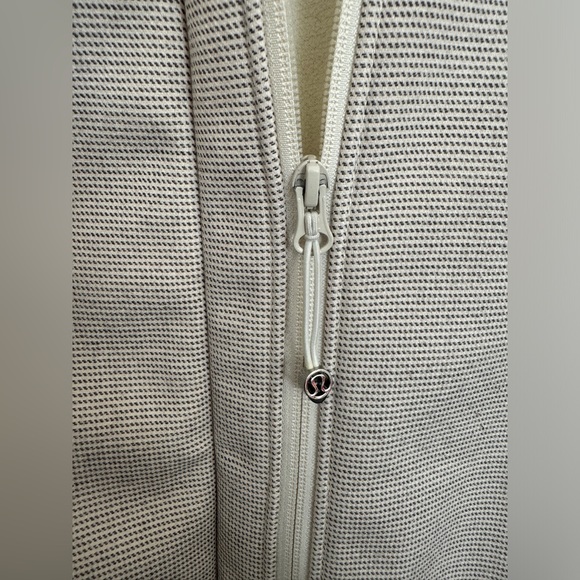 Lululemon studio soft shell size (12) - Picture 8 of 15